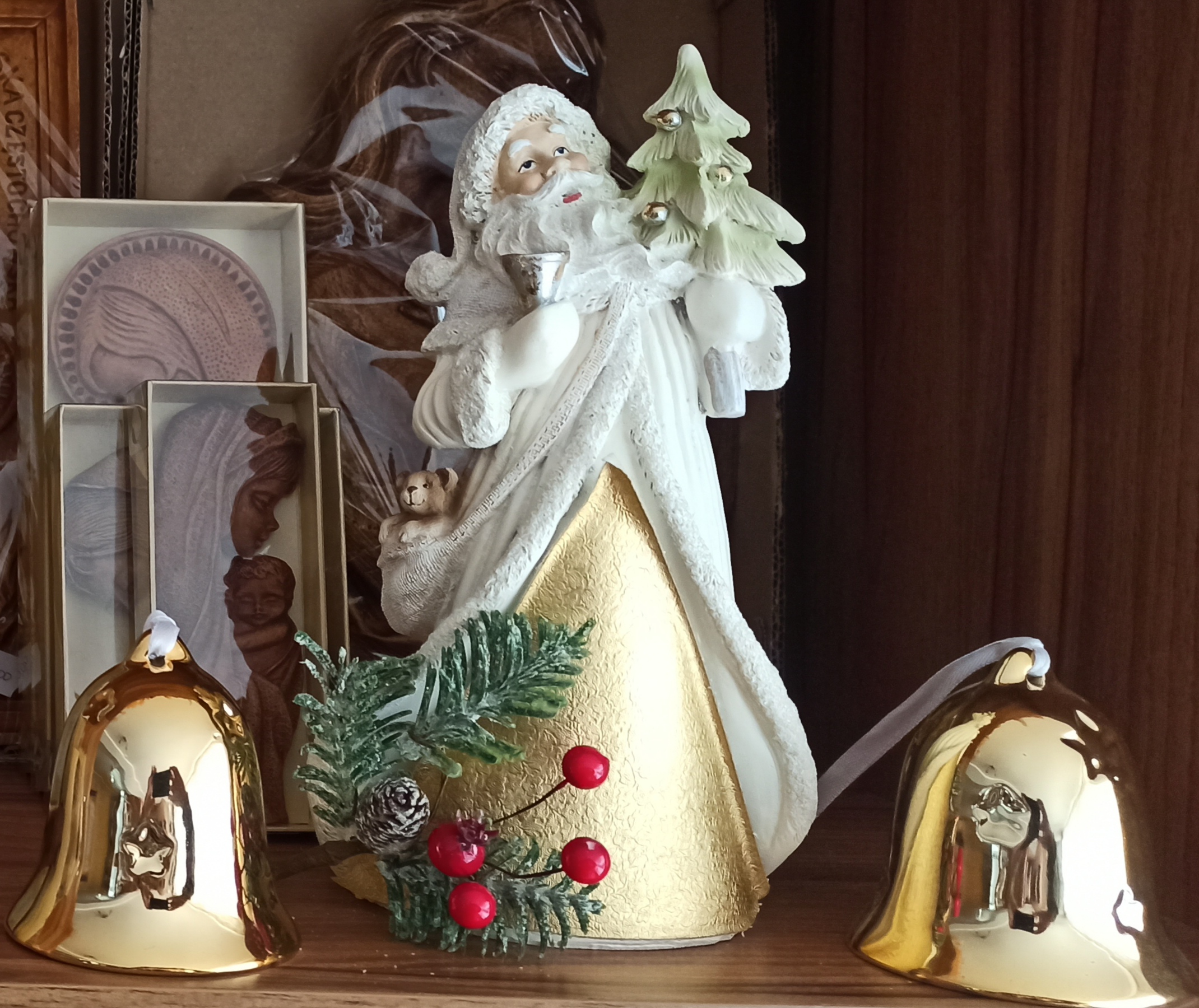 Święty Mikołaj wyrób z masy żywicznej